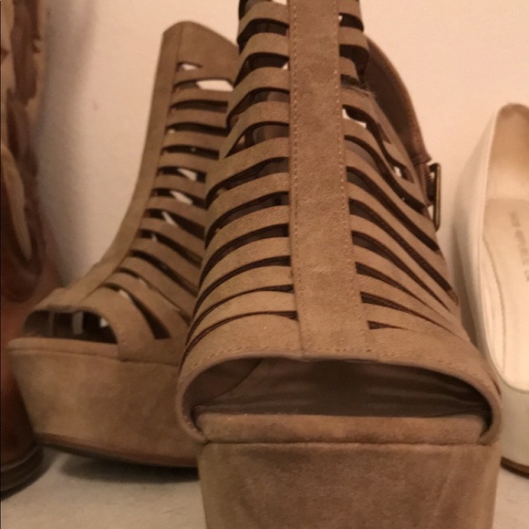 Heels - Picture 2 of 2